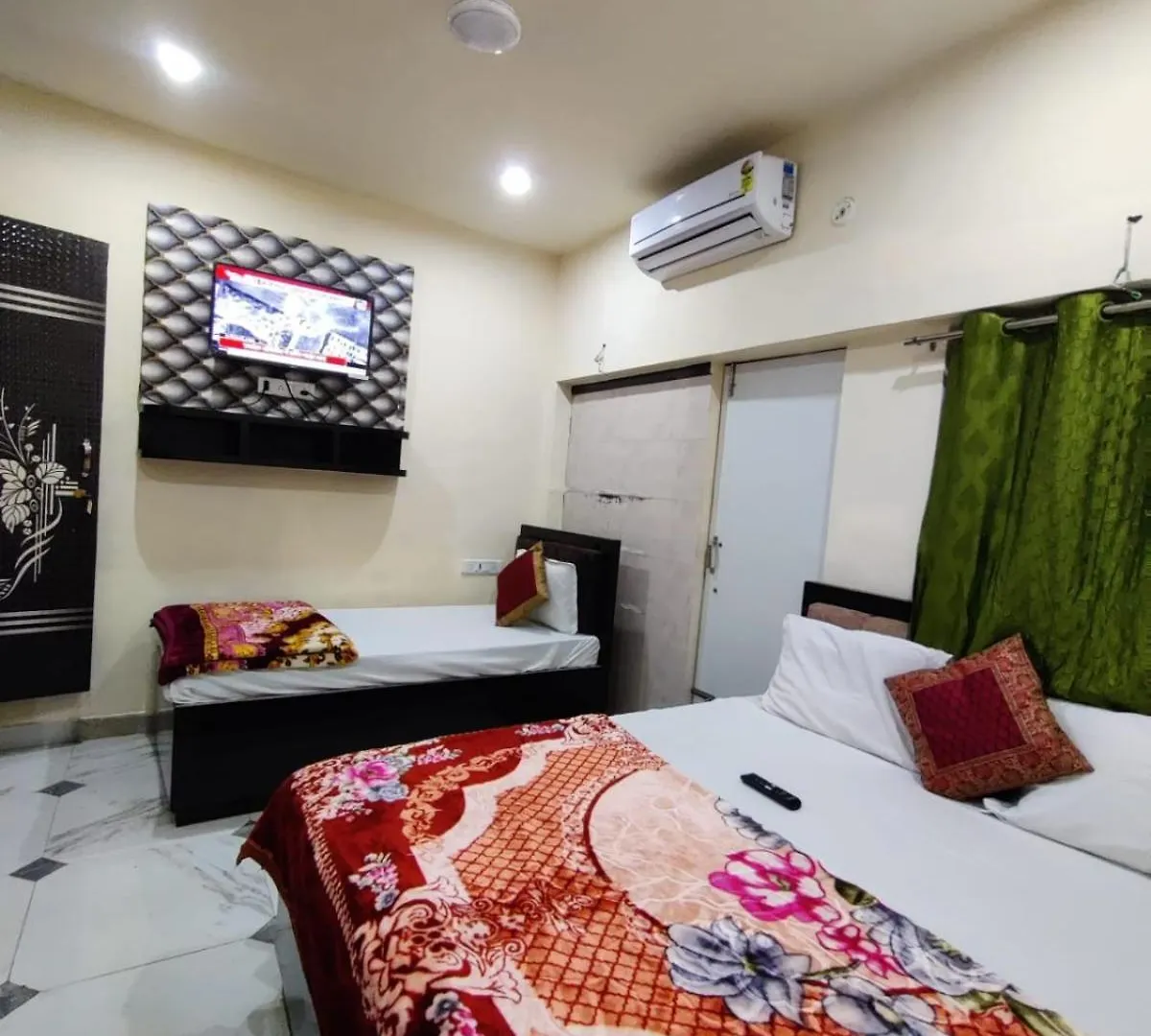 Atharva J K Paying Guest House Váránaszi India